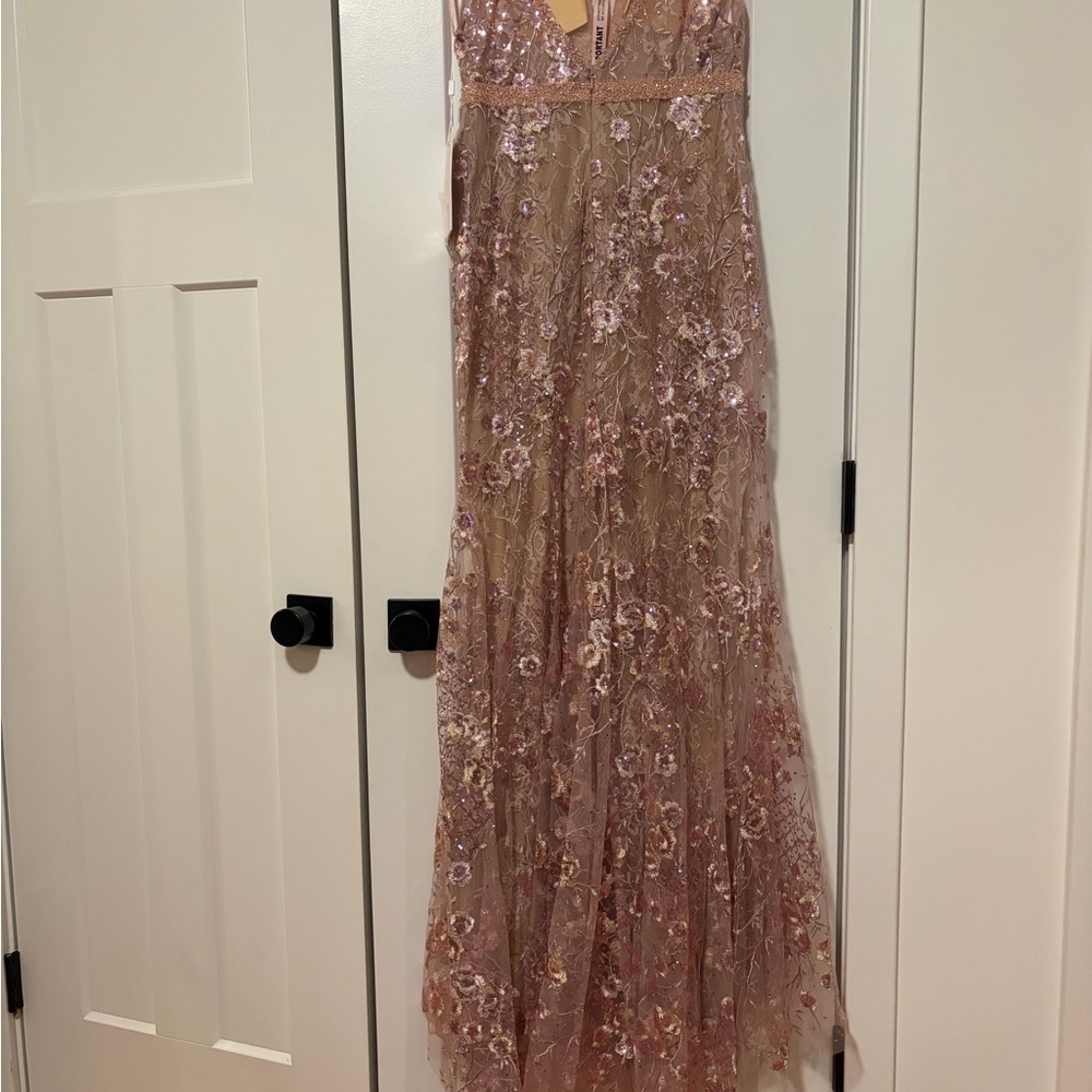 Mac Duggal 67481 Floral Embellished Plunge Gown Size 6 NWT Luxury Formal Dress - Picture 13 of 17